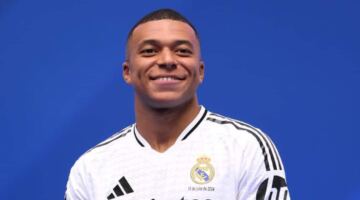 أربيلوا يدعو مبابي إلى إظهار التزامه على أرض الملعب
                                                
                                                
                                                    13/05/2026 04:34 م
                                                
                                                
                                                    دعا ألفارو أربيلوامدرب ريال مدريد ،  المهاجم الفرنسي كيليان مبابي الذي يتعرض لانتقادات من الصحافة الإسبانية ومن عدد كبير من جماهير النادي الملكي، إلى إظهار "التزامه" على أرض الملعب خلال….
