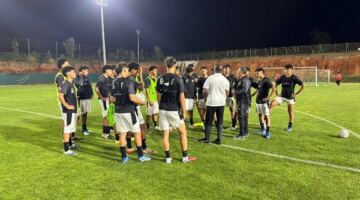 الإصابة تهدد نجم المنتخب المصري من التواجد في كأس العالم
                                                
                                                
                                                    26/05/2026 05:21 م
                                                
                                                
                                                    كشف الناقد الرياضي أحمد عبد الباسط عبر صفحته على موقع التواصل الاجتماعي “فيسبوك”، أن المدير الفني لمنتخب مصر حسام حسن ينوي السفر إلى بطولة كأس العالم بقائمة تضم 26 لاعبًا، مع وجود اتجاه لاستبعاد لاعب