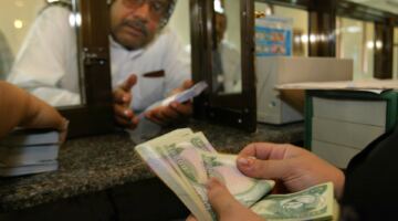 الدينار العراقي يتراجع مقابل الدولار | اقتصاد