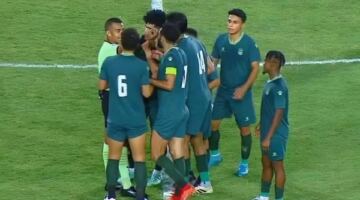 الشوط الأول.. الاتحاد يتقدم على الإسماعيلي بهدف نظيف في الدوري
                                                
                                                
                                                    23/05/2026 09:11 م
                                                
                                                
                                                    انتهي الشوط الأول من مباراة الاتحاد السكندري والإسماعيلي بتقدم زعيم الثغر بهدف نظيف في المباراة التي تجمعهما مساء اليوم على استاد برج العرب ضمن منافسات