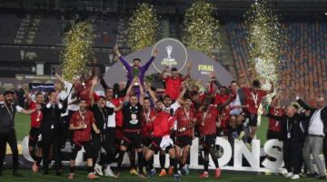 المندوه: الزمالك نجح في التتويج بالدوري على حساب أغنى ناديين في مصر
                                                
                                                
                                                    25/05/2026 10:58 م
                                                
                                                
                                                    أكد المندوه الحسيني أمين صندوق نادي الزمالك الأسبق، أن الزمالك نجح في التتويج بلقب الدوري الممتاز على حساب أغنى ناديين في مصر، مشيدًا بما قدمه الفريق طوال الموسم حتى حصد البطولة.