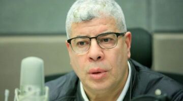 بعد غياب 22 عاما .. شوبير يهنئ الأرسنال بالفوز بالدوري الانجليزي
                                                
                                                
                                                    20/05/2026 09:33 ص
                                                
                                                
                                                    هنا الإعلامي احمد شوبير فريق الأرسنال بعد فوز بالدوري منذ ٢٢ عاما