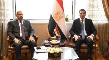 تفاصيل اجتماع وزير الرياضة مع رئيس اللجنة الأولمبية لبحث استعدادات المنتخبات الوطنية ودعم الأبطال
                                                
                                                
                                                    21/05/2026 04:37 م
                                                
                                                
                                                    التقى جوهر نبيل، وزير الشباب والرياضة، بالمهندس ياسر إدريس، رئيس اللجنة الأولمبية المصرية، بمقر الوزارة