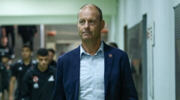 توروب يفرض شروطه.. إيميل يربك حسابات الأهلي بعد ضياع الدوري
                                                
                                                
                                                    23/05/2026 03:46 م
                                                
                                                
                                                    شهدت الساعات الماضية تطورات مثيرة بشأن رحيل ييس توروب، المدير الفني للنادي الأهلي، بعد انتهاء موسم 2026 وخروج الفريق صفر اليدين من البطولات التي شارك فيها.