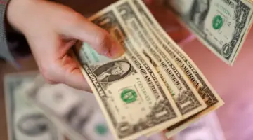 سعر الدولار في العراق مقابل الدينار اليوم الجمعة 17/4/2026.. تذبذب بالسوق السوداء