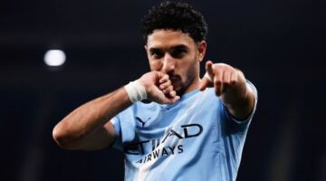 عمر مرموش يتأخر عن بعثة منتخب مصر بسبب عقد قرانه | تفاصيل
                                                
                                                
                                                    31/05/2026 01:02 ص
                                                
                                                
                                                    حصل عمر مرموش، نجم منتخب مصر، على موافقة الجهاز الفني بقيادة حسام حسن للتأخر في الانضمام إلى بعثة الفراعنة المتجهة إلى الولايات المتحدة الأمريكية، وذلك بسبب