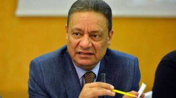 كرم جبر يحذر: الزمالك يواجه مخاطر جسيمة بسبب الرخصة الإفريقية
                                                
                                                
                                                    21/05/2026 02:04 ص
                                                
                                                
                                                    علق الكاتب الصحفي كرم جبر على أزمة الرخصة الإفريقية الخاصة بنادي الزمالك، مطالبًا مجلس الإدارة بسرعة التحرك لإنهاء ملف المستحقات المتأخرة قبل فوات الأوان.