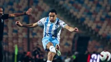 محمد الشيبى يتسلم ميدالية كأس مصر الجديدة بعد خطأ الكرة النسائية