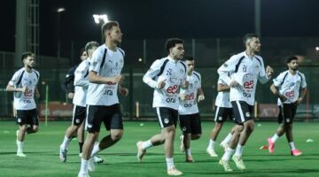 منتخب مصر يتسلّم الزي الرسمي قبل السفر إلى أمريكا للمشاركة في كأس العالم 2026
                                                
                                                
                                                    27/05/2026 01:31 ص
                                                
                                                
                                                    تسلم لاعبو منتخب مصر الأول لكرة القدم والجهاز الفني بقيادة حسام حسن، الزي الرسمي الخاص ببعثة الفراعنة قبل التوجه إلى الولايات