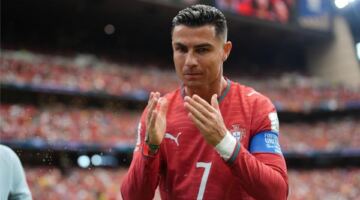 غير منطقي.. مارتينيز يوضح سبب عدم استبدال رونالدو أمام الكونغو
                                                
                                                
                                                    18/06/2026 12:30 ص
                                                
                                                
                                                    أكد روبرتو مارتينيز، المدير الفني لمنتخب البرتغال، أن استبدال النجم كريستيانو رونالدو خلال مواجهة …