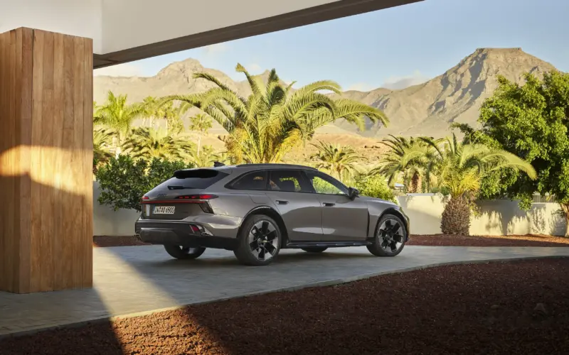 أودي A6 Allroad الجديدة (2027): عندما تصبح سيارة ستيشن واجن بعرض سيارة RS6، تثبت أن سيارات الدفع الرباعي ليست الحل الوحيد.