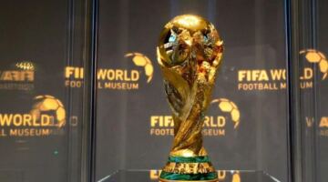 الأشقاء في كأس العالم 2026.. روابط عائلية ومنافسة على أكبر مسرح كروي
                                                
                                                
                                                    05/06/2026 03:37 ص
                                                
                                                
                                                    تشهد بطولة كأس العالم 2026 حضورًا لافتًا للعديد من الأشقاء الذين يجمعهم رابط الدم، بينما تفرقهم أحيانًا ألوان المنتخبات الوطنية. وتضفي هذه القصص العائلية طابعًا خاصًا على المنافسات، حيث تمتزج المشاعر