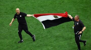 الصحافة العالمية تحتفي بإنجاز منتخب مصر التاريخي
                                                
                                                
                                                    22/06/2026 07:22 ص
                                                
                                                
                                                    حظي الفوز التاريخي الذي حققه منتخب مصر على نظيره منتخب نيوزيلندا بثلاثة أهداف مقابل هدف باهتمام واسع من مختلف الصحف ووسائل الإعلام العالمية، بعدما سجل الفراعنة أول انتصار لهم في تاريخ مشاركاتهم ببطولة