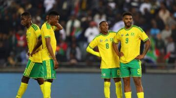 القصة الكاملة لسبب تأجيل سفر منتخب جنوب أفريقيا لخوض مباريات كأس العالم
                                                
                                                
                                                    31/05/2026 11:19 م
                                                
                                                
                                                    تلقى منتخب جنوب أفريقيا ضربة غير متوقعة قبل أيام قليلة من انطلاق كأس العالم 2026، بعدما تعذر سفر بعثته إلى المكسيك في الموعد المحدد.