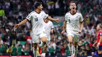 المكسيك تحسم التأهل بثلاثية أمام التشيك
                                                
                                                
                                                    25/06/2026 06:47 ص
                                                
                                                
                                                    حقق منتخب المكسيك فوزًا مستحقًا على نظيره التشيكي بثلاثة أهداف دون رد، في المباراة التي جمعتهما على ملعب أزتيكا، ضمن منافسات الجولة الثالثة والأخيرة من دور المجموعات في بطولة كأس العالم 2026، المقامة