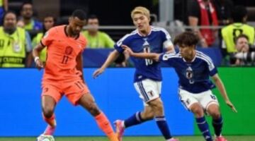 اليابان تعود أمام هولندا بهدف رائع في كأس العالم 2026
                                                
                                                
                                                    15/06/2026 12:32 ص
                                                
                                                
                                                    نجح منتخب اليابان في إدراك التعادل أمام منتخب هولندا بنتيجة هدف لكل فريق، خلال المباراة المقامة بينهما على ملعب إيه تي آند تي بمدينة أرلينجتون الأمريكية، ضمن منافسات الجولة الأولى من دور المجموعات في