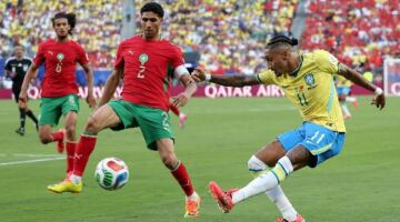 بعد التعادل مع البرازيل .. سجل المغرب في المباريات الافتتاحية بكأس العالم
                                                
                                                
                                                    14/06/2026 06:00 ص
                                                
                                                
                                                    واصل منتخب المغرب سلسلة نتائجه غير الإيجابية في المباريات الافتتاحية ببطولة كأس العالم، بعدما اكتفى بالتعادل الإيجابي 1-1