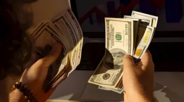 تراجع في 10 بنوك.. سعر الدولار مقابل الجنيه بنهاية تعاملات 14-6-2026