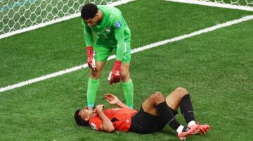 تفاصيل إصابة حمدي فتحي وحسام عبد المجيد في مباراة نيوزيلندا
                                                
                                                
                                                    22/06/2026 06:58 ص
                                                
                                                
                                                    أكد الدكتور محمد أبو العلا طبيب منتخب مصر الأول ، أن حمدي فتحي لاعب المنتخب اشتكي من آلام في العضلة الخلفية وهو ما تسبب في استبداله في مباراة نيوزيلندا بكأس