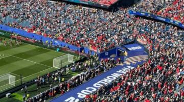 جماهير اسكتلندا تكرم مشجعها الراحل في مباراة المغرب بالمونديال
                                                
                                                
                                                    20/06/2026 02:29 م
                                                
                                                
                                                    شهدت مباراة المغرب واسكتلندا في كأس العالم 2026 لحظة إنسانية مؤثرة، بعدما قامت جماهير المنتخب الاسكتلندي بتوجيه دقيقة من التصفيق في الدقيقة 76