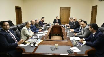 جوهر نبيل يلتقي الاتحادات النوعية لمراجعة خطط النشاط وتوسيع قاعدة الممارسة الرياضية
                                                
                                                
                                                    13/06/2026 10:13 م
                                                
                                                
                                                    التقى وزير الشباب والرياضة، جوهر نبيل، اليوم السبت، رؤساء الاتحادات النوعية الرياضية، وذلك في إطار متابعة خطط وبرامج عمل تلك الاتحادات، والوقوف على جهودها في تنفيذ الأنشطة والفعاليات المختلفة، بما يسه