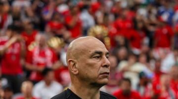 حسام حسن يحذر ثلاثي المنتخب قبل مواجهة إيران
                                                
                                                
                                                    24/06/2026 10:49 م
                                                
                                                
                                                    كشف الإعلامي جمال الغندور، أن حذر حسام حسن، المدير الفني لمنتخب مصر،  الثلاثي أحمد فتوح ومروان عطية ومهند لاشين، قبل مواجهة إيران في الجولة الأخيرة من دور المجموعات بكأس العالم 2026.