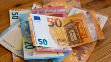 سعر اليورو أمام الجنيه المصري في بداية تعاملات الأحد 14 يونيو 2026