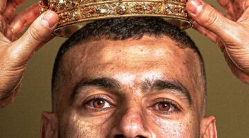 صلاح يقترب من القمة التاريخية.. هدف واحد يفصله عن معادلة رقم حسام حسن
                                                
                                                
                                                    22/06/2026 07:41 ص
                                                
                                                
                                                    واصل محمد صلاح مطاردة الأرقام القياسية بقميص منتخب مصر، بعدما اقترب بشكل كبير من اعتلاء صدارة الهدافين التاريخيين للفراعنة