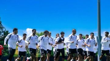 طارق يحيي: تشكيل منتخب مصر المسرب أمام بلجيكا في منتهي الخطورة فنياً
                                                
                                                
                                                    15/06/2026 04:14 م
                                                
                                                
                                                    علق طارق يحيي ، لاعب المنتخب الوطني السابق، علي التشكيل الذي تم تسريبه، والذي كشف عن ملامح العناصر التي ينوي حسام حسن المدير الفني للمنتخب ، الإعتماد عليهم في