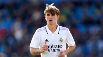 فابريزيو رومانو: ريال مدريد يفعل بند إعادة شراء نيكو باز من كومو مقابل 9 ملايين يورو
                                                
                                                
                                                    25/06/2026 10:42 م
                                                
                                                
                                                     كشف الصحفي الايطالي خبير الانتقالات في أوروبا فابريزيو رومانو، اليوم / الخميس/، عن تفعيل نادي ريال مدريد الإسباني بند إعادة شراء اللاعب نيكو باز من نادي كومو الإيطالي، وذلك مقابل 9 ملايين يورو.

​