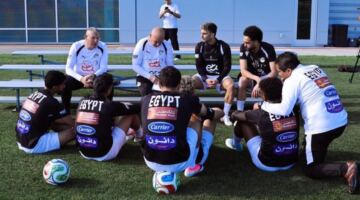 في افتتاح مشوار الفراعنة .. حسام حسن يدرس الدفع بثلاثة لاعبين بوسط الملعب أمام بلجيكا