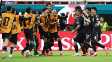 كأس العالم 2026.. تعادل سلبي بين المكسيك والتشيك في الشوط الأول
                                                
                                                
                                                    25/06/2026 05:11 ص
                                                
                                                
                                                    انتهى الشوط الأول من مواجهة منتخب المكسيك أمام نظيره منتخب التشيك بالتعادل السلبي، في المباراة المقامة على ملعب أزتيكا، ضمن منافسات الجولة الثالثة والأخيرة من دور المجموعات في بطولة كأس العالم 2026،