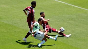 كأس العالم.. سويسرا يتقدم على قطر بهدف من ركلة جزاء خلال الشوط الأول
                                                
                                                
                                                    13/06/2026 10:40 م
                                                
                                                
                                                    أحرز منتخب سويسرا الهدف الاول في شباك منتخب قطر، من عمر الشوط الأول، علي ملعب "ليفاي" بمدينة كاليفورنيا الأمريكية، ضمن منافسات الجولة الأولى.. المزيد