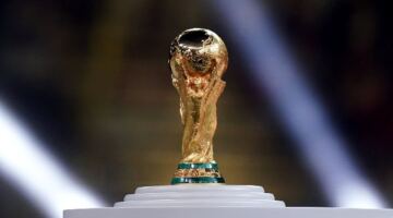 مونديال 2026 بنكهة مختلفة.. قوانين جديدة وصلاحيات موسعة للفار وحرب على إهدار الوقت
                                                
                                                
                                                    09/06/2026 12:50 م
                                                
                                                
                                                    مع اقتراب انطلاق بطولة كأس العالم 2026 في الولايات المتحدة وكندا والمكسيك تستعد كرة القدم لدخول مرحلة جديدة من تاريخها.