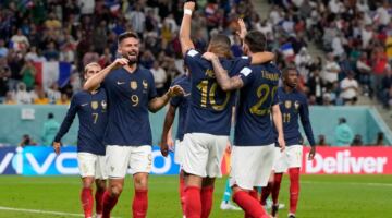مونديال 2026.. فرنسا تتقدم على العراق بهدف مبابي في الشوط الأول
                                                
                                                
                                                    23/06/2026 01:15 ص
                                                
                                                
                                                    أنهى منتخب فرنسا الشوط الأول من مواجهته أمام العراق متقدمًا بهدف دون رد، في اللقاء المقام ضمن منافسات الجولة الثانية للمجموعة
