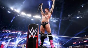 تطورات مثيرة في عرض راو بعد تتويج سي إم بانك بلقب WWE الجديد