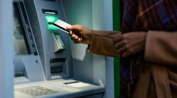 تعديلات جديدة على سقف السحب النقدي اليومي من أجهزة الصراف الآلي وفروع البنوك