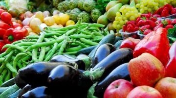 تفاوت ملحوظ في أسعار الخضراوات والفاكهة بأسواق أسوان خلال تعاملات اليوم