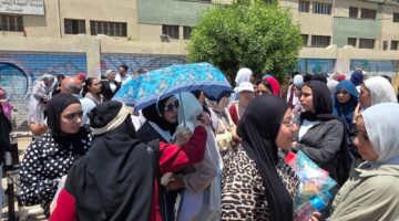 صحيفة عكاظ/مصر.. لصعوبة «كيمياء الثانوية العامة».. طالبة تُنهي حياتها وإغماءات داخل اللجان. محمد صديق. للاطلاع على التفاصيل: