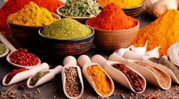 قفزة في أسعار الحنة داخل أسواق العطارة بمحافظة أسوان خلال التعاملات اليومية