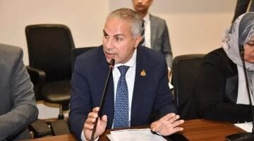 مصطفى البنا يشيد بأداء لاعبي المنتخب المصري ويؤكد انتزاعهم احترام الجماهير العالمية
