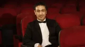 موقف إنساني مؤثر يجمع الفنان كمال عطية بأحد العمال خلف الكواليس