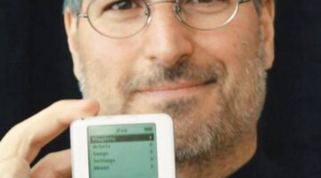أسرار استراتيجية ستيف جوبز الجريئة في تحويل تحديات القرصنة إلى نجاح موسيقي رقمي