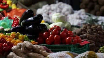 تذبذب أسعار الخضراوات في أسواق محافظة المنيا اليوم وسط إقبال كبير من المواطنين
