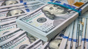 تطورات أسعار صرف الدولار مقابل الجنيه في تعاملات البنوك المصرية اليوم الخميس