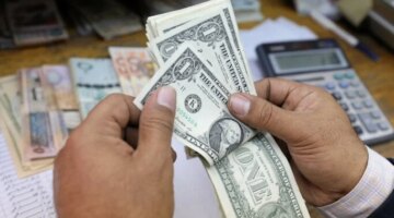 تغيرات ملحوظة في أسعار صرف الدولار داخل البنوك المصرية بختام تعاملات الإثنين