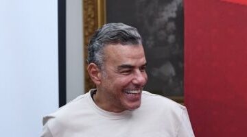 خالد مرتجي يصل إسبانيا لمتابعة الترتيبات النهائية لودية الأهلي وبرشلونة المرتقبة