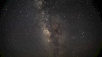 رصد أسرع نجم يقطع مجرة درب التبانة بسرعة قياسية تثير حيرة الفلكيين
