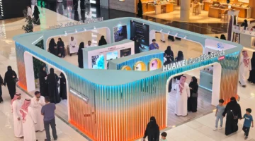 هواوي تعزز حضورها في الرياض بإضاءة برج المملكة احتفالاً بسلسلة هواتفها الجديدة