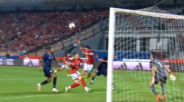 ترقب جماهيري لمواجهة الأهلي وسموحة في الدوري المصري وتحديد القنوات الناقلة للقاء